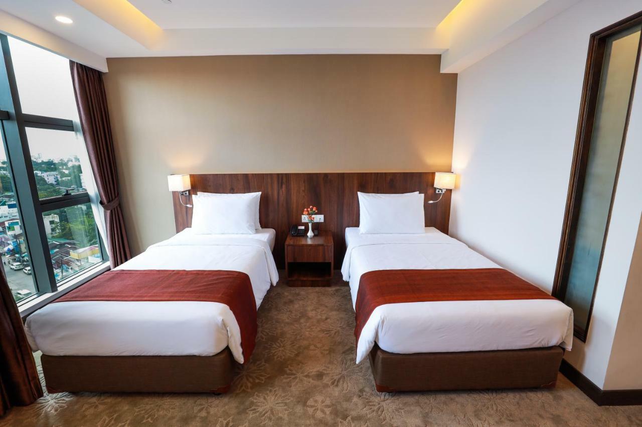 Hlaine Tet Hotel Янгон Екстериор снимка