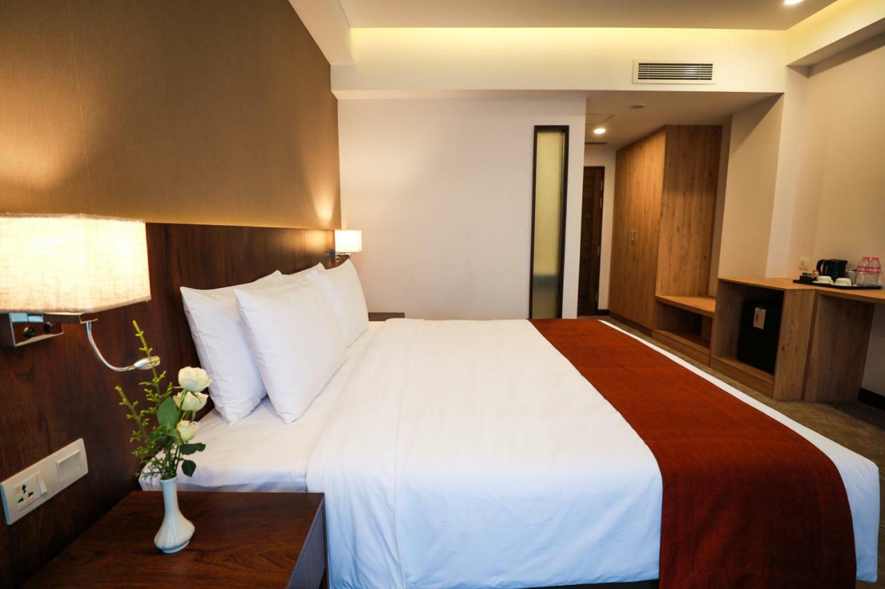 Hlaine Tet Hotel Янгон Екстериор снимка