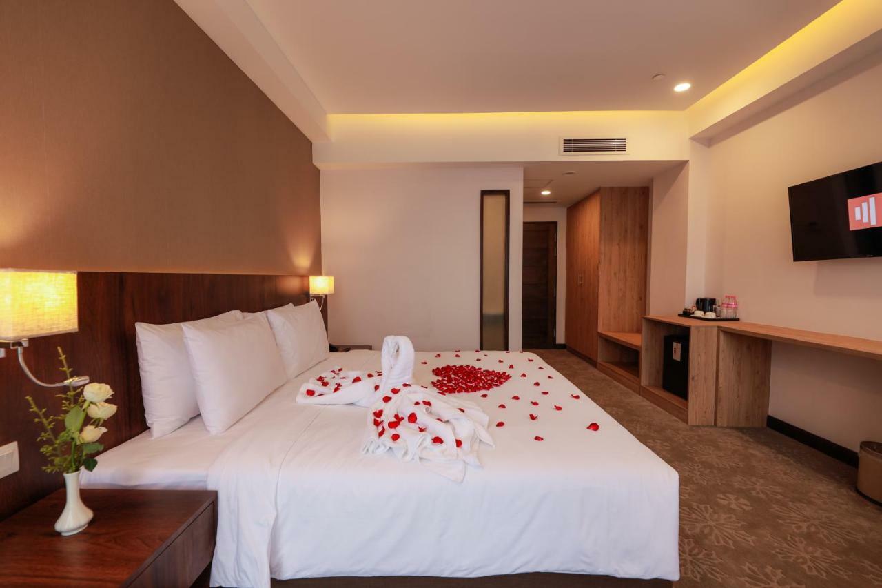 Hlaine Tet Hotel Янгон Екстериор снимка
