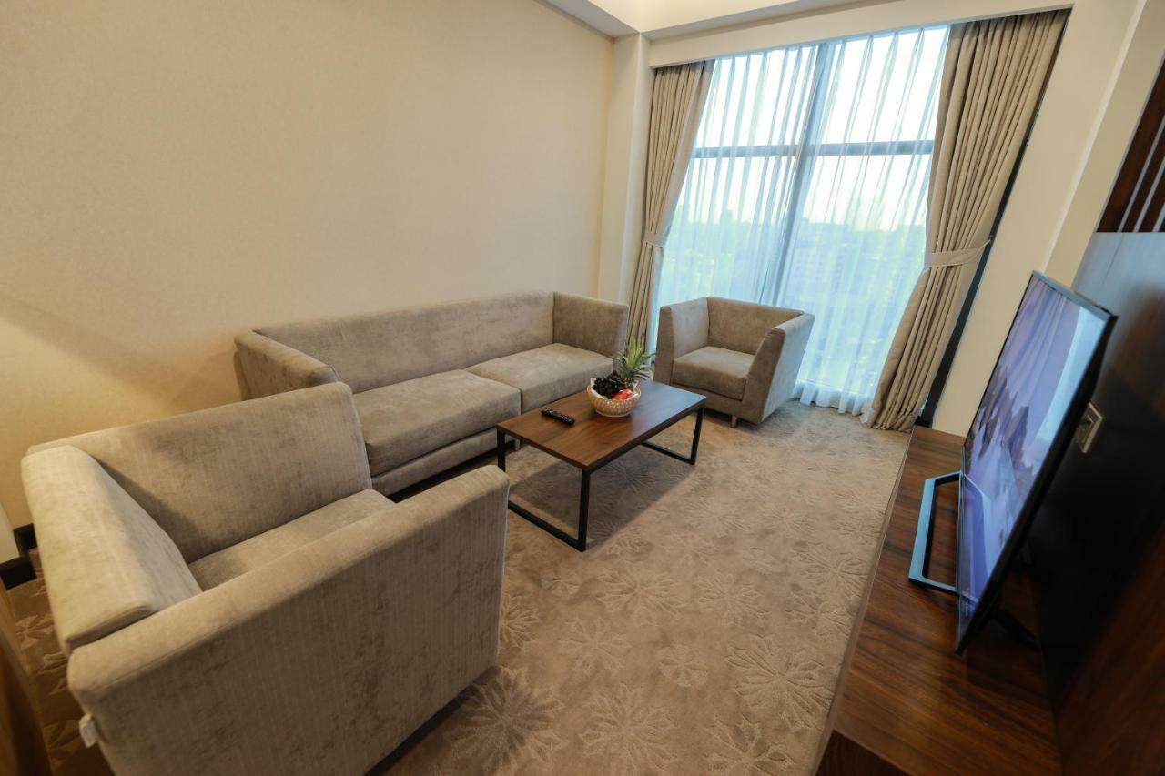 Hlaine Tet Hotel Янгон Екстериор снимка
