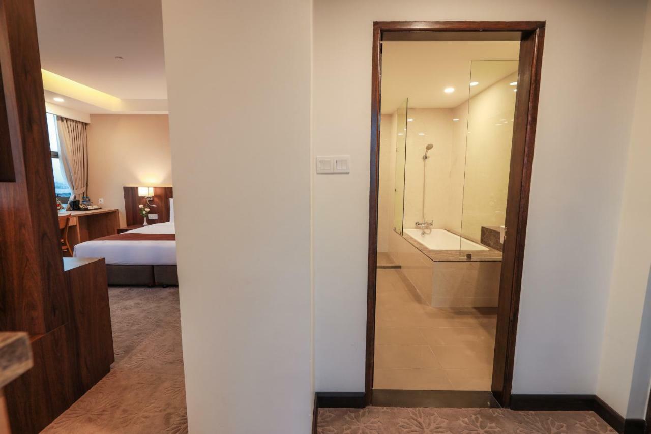 Hlaine Tet Hotel Янгон Екстериор снимка