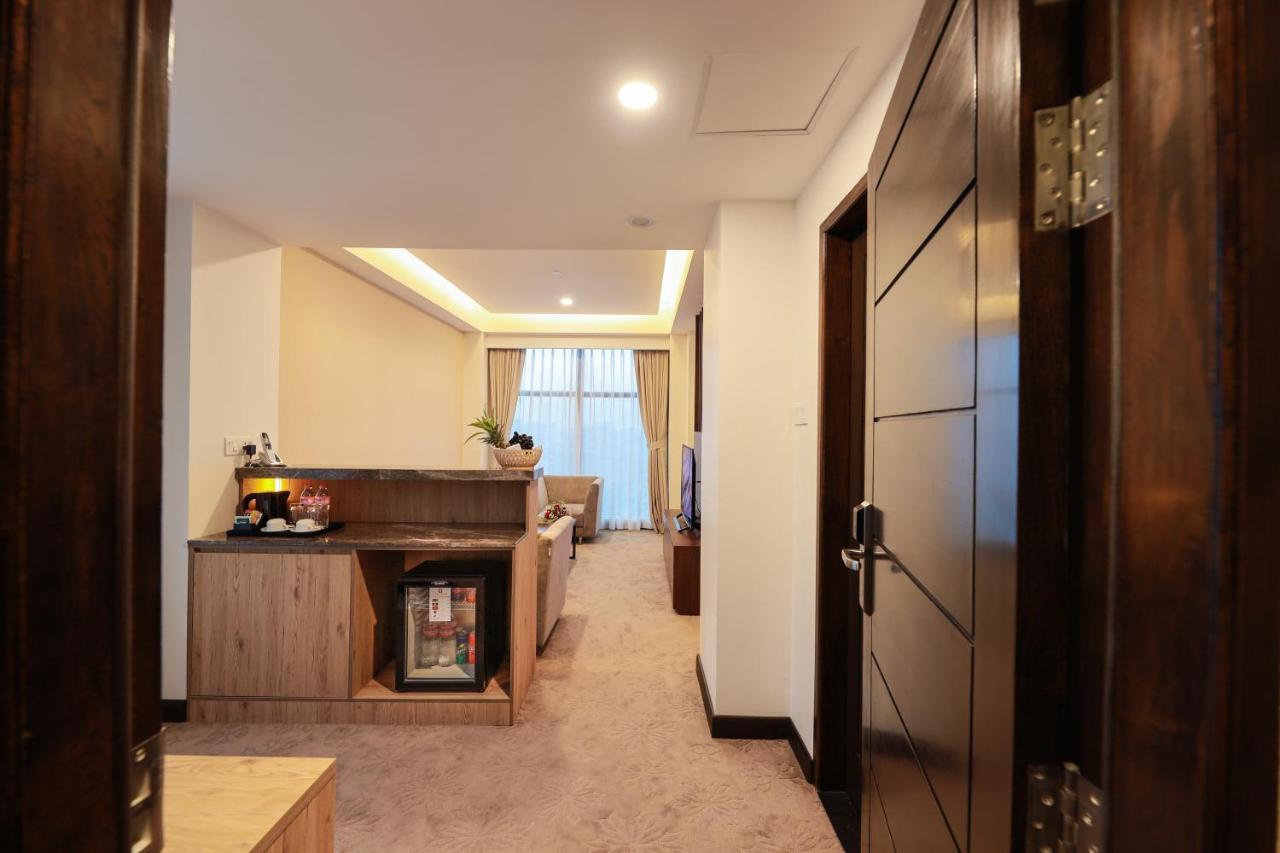 Hlaine Tet Hotel Янгон Екстериор снимка