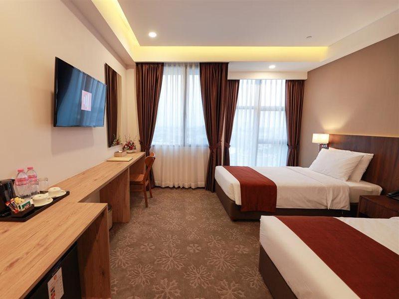 Hlaine Tet Hotel Янгон Екстериор снимка